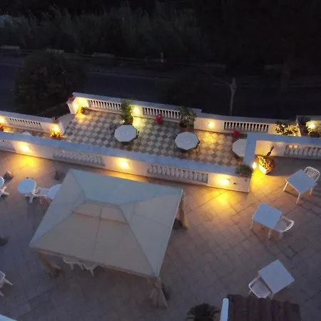 ラ ジネストラ 3* Forio di Ischia